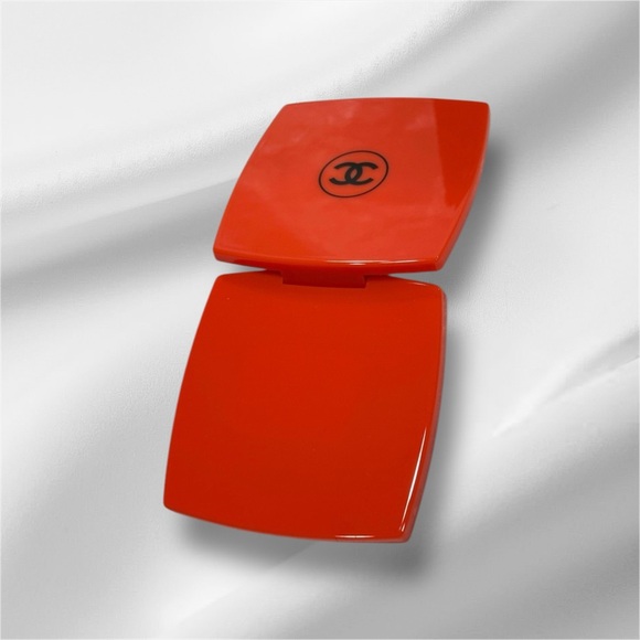 Chanel Red Compact Mirro - Picture 4 of 6